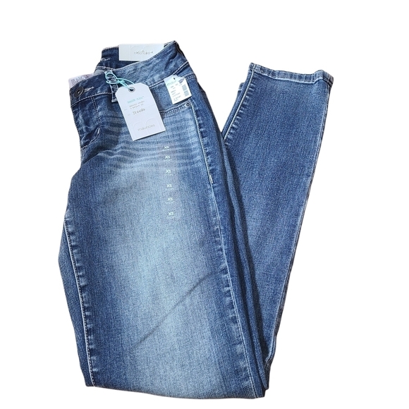 NWT Maurices blue white denim flex short jegging pants - Picture 6 of 12